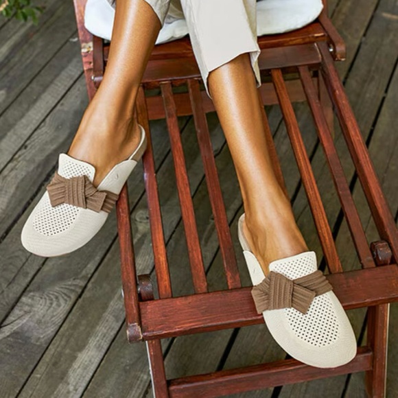 VIVAIA Shoes - 🔥NWOT🔥 VIVAIA Lauren Round-Toe Knot Mules Women’s Size 11.5